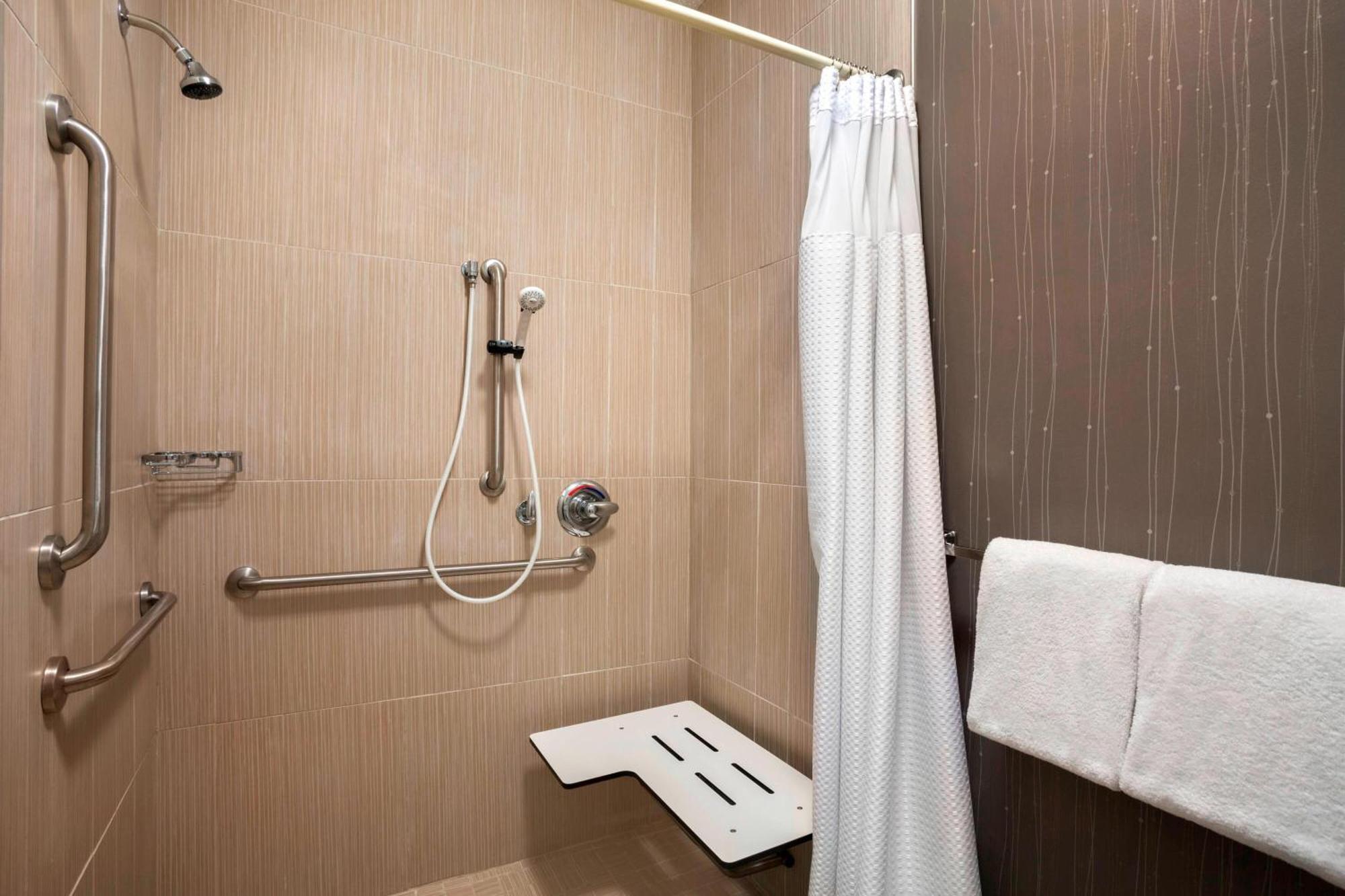 Hotel Courtyard By Marriott Champaign Exterior foto