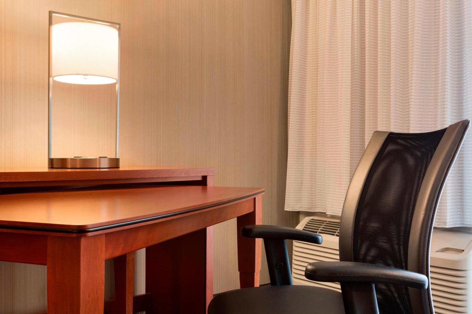 Hotel Courtyard By Marriott Champaign Exterior foto